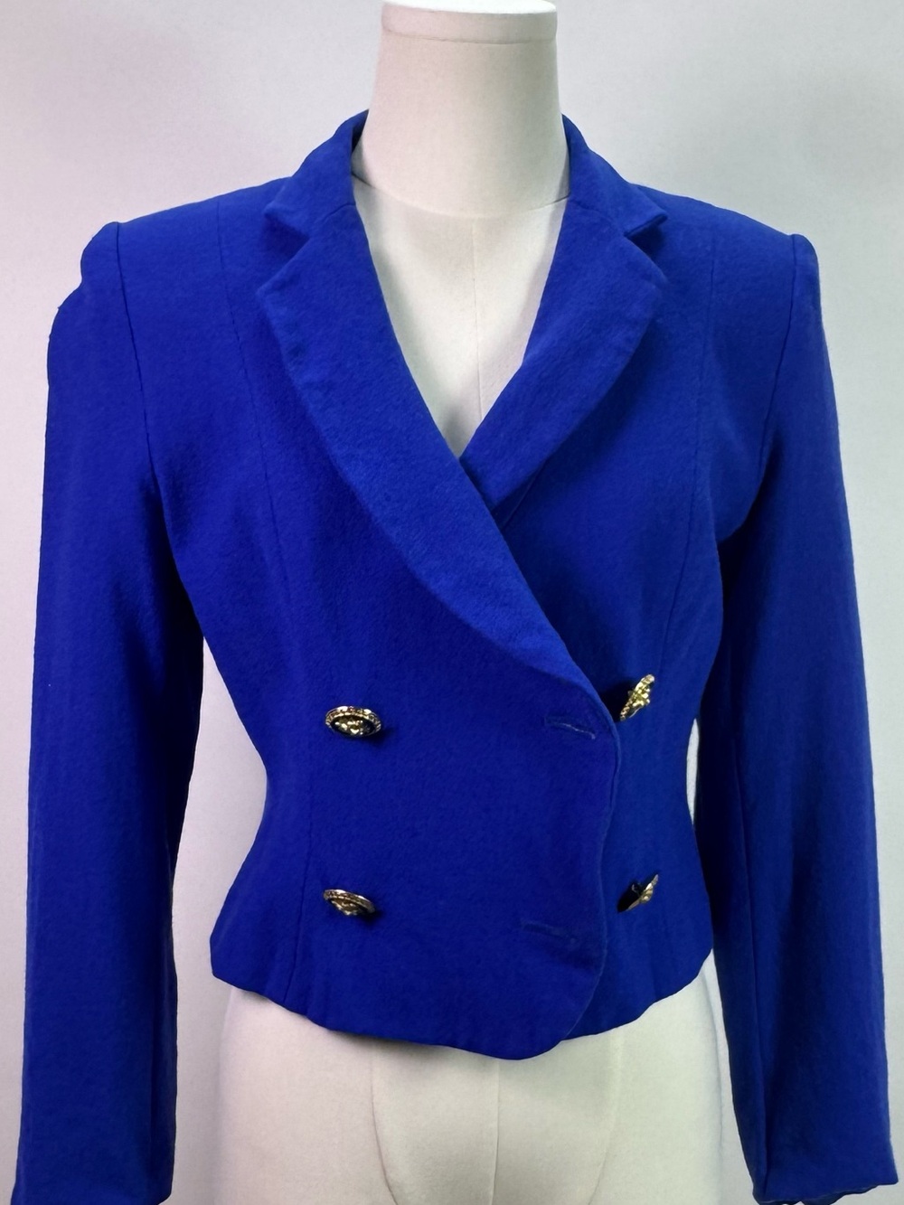 90s vintage 100% wool cropped cobalt blue blazer | bold lion crest buttons